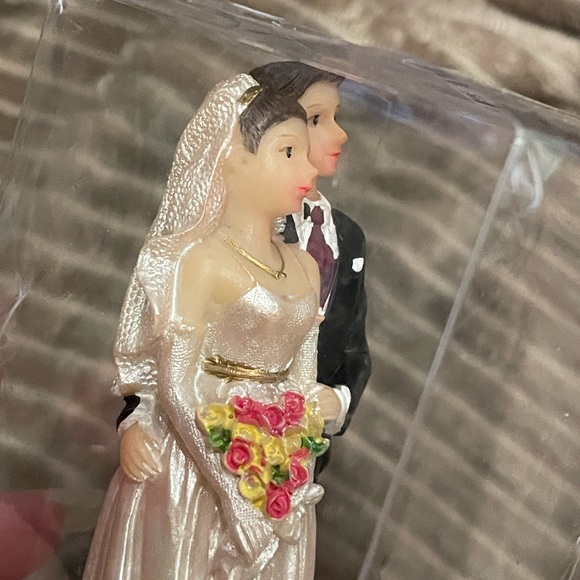 Wedding couple bride & groom figurine cake topper party favor facing forward - Picture 3 of 4